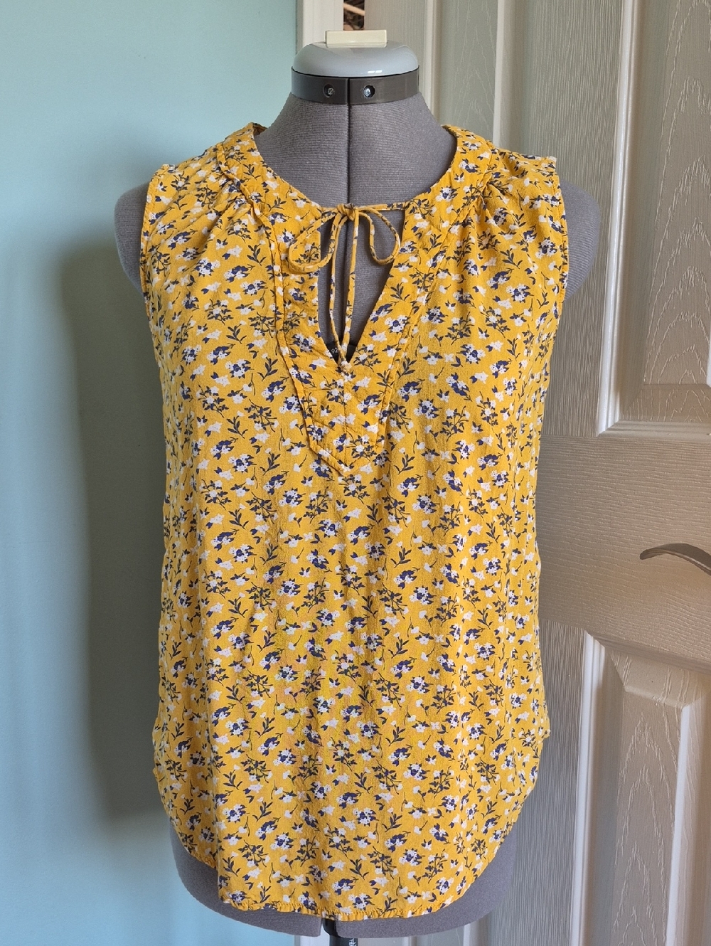 Old Navy Sleeveless Yellow Floral Tie-Neck Women's Tank Top Size Small